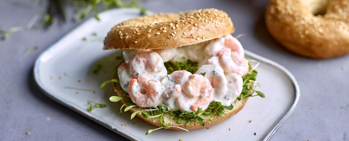 Bagel met cresson en Scampi's in fijne look