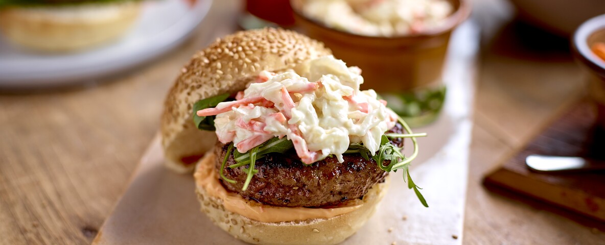 Hamburger met coleslaw