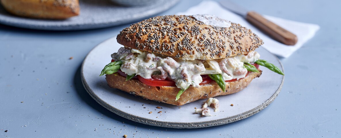 Broodje met grijze garnaalsalade