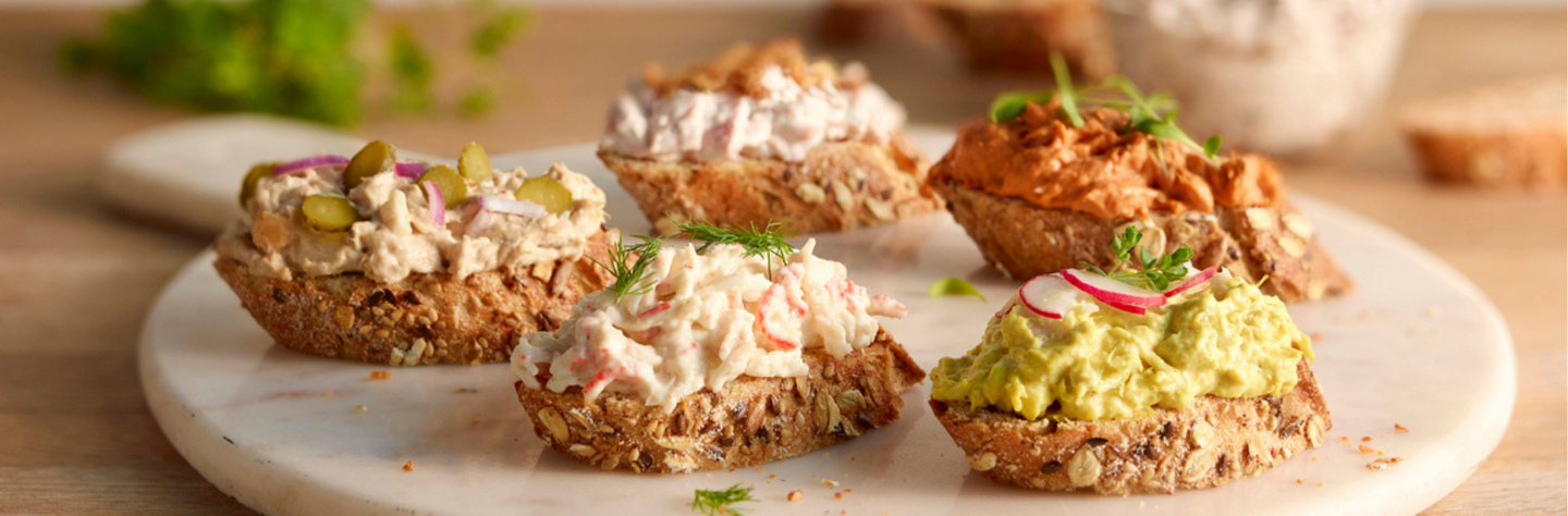 Een selectie salades op brood van Hamal, VH-Signature en Le Cobourg