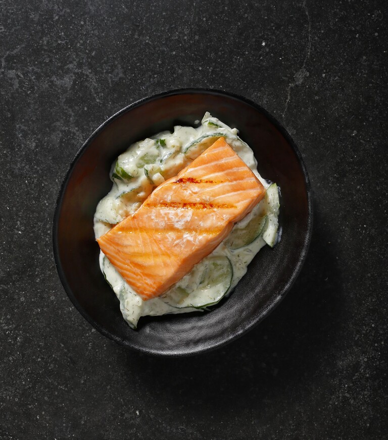 Zalm met komkommersalade