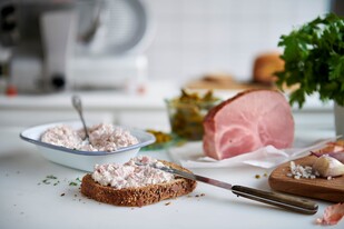 Boterham met Breydelhamsalade